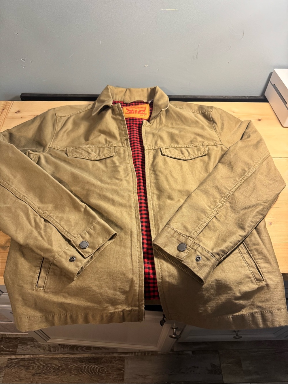 Levi's Men's Tan Workwear Jacket with Red Plaid Lining - Picture 11 of 11